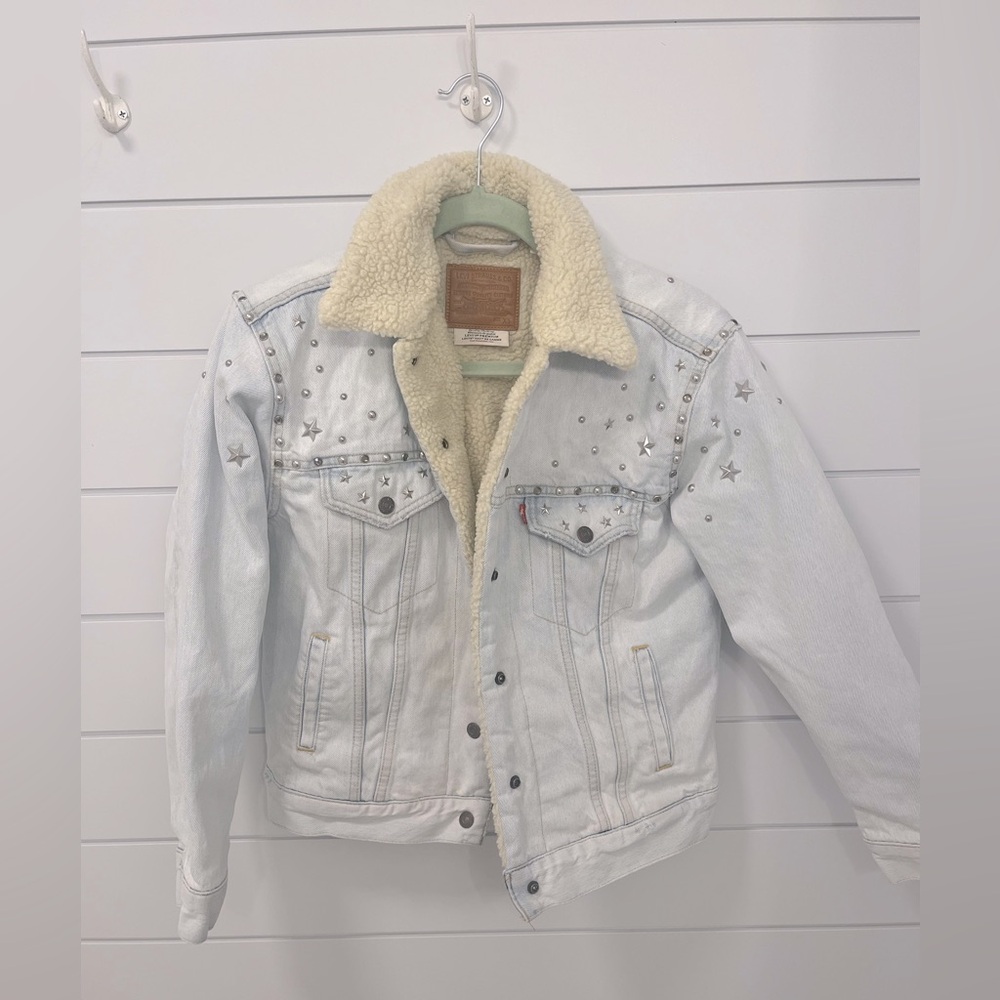 Levi’s Trucker Sherpa lined Studded Jean Jacket Women’s size XS